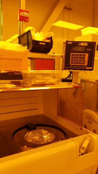 Headway2 manaul resist coater