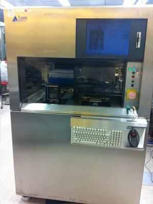 photo of lampoly etcher in SNF cleanroom