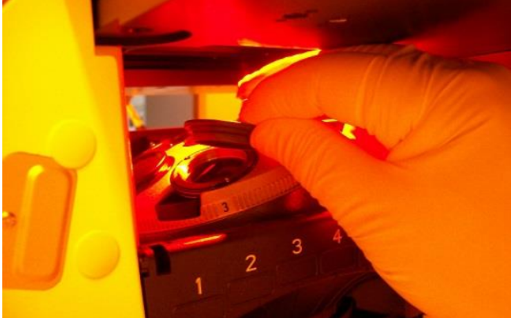 Image of switching of microscope objective